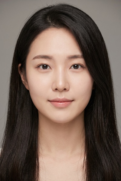 Face photo used as the reference for the studio portrait